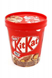 00-00034611 Պաղպաղակ «KitKat» դույլ 480գ 2110 Պաղպաղակ վանիլային բույրով, երկշերտ շոկոլադով և շոկոլադե սոուսով, Kit Kat վաֆլիով։ r.jpg